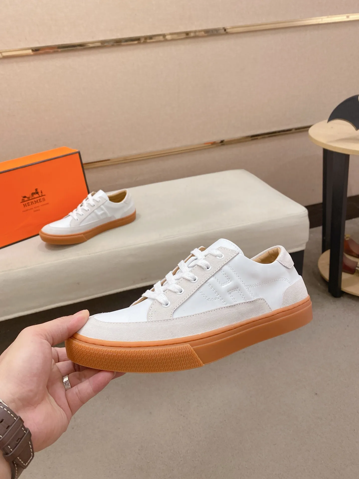 Men's clothing and shoes💰: 400💰Couple model💏"HERMES"【Classic original single version】Hermès; top 🔝purchasing agent🔍🔍latest 🇺🇸 counter sale simultaneously, original version imported from Italy ▲▲ox Leather ▲▲Exquisite workmanship (Italian 🇮🇹Imported water-dyed 🐂cowhide lining) sole: Original sole provided by the original factory, ⚠️exclusive double-layer activity·TPR·rubber·combined molded outsole; Male and female code numbers: 36-44 (can be customized to 45/46, non-refundable)